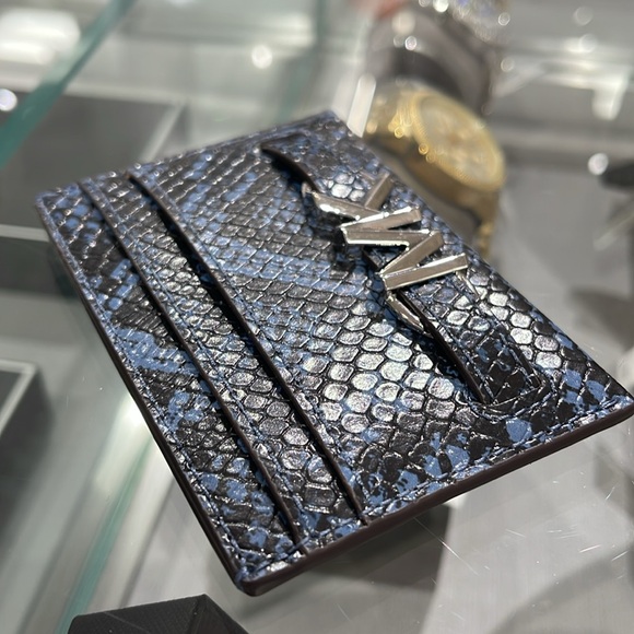 MICHAEL KORS
Reed Large Snakeskin Python Pattern Card Holder Case
Denim 
NWT - Picture 12 of 16